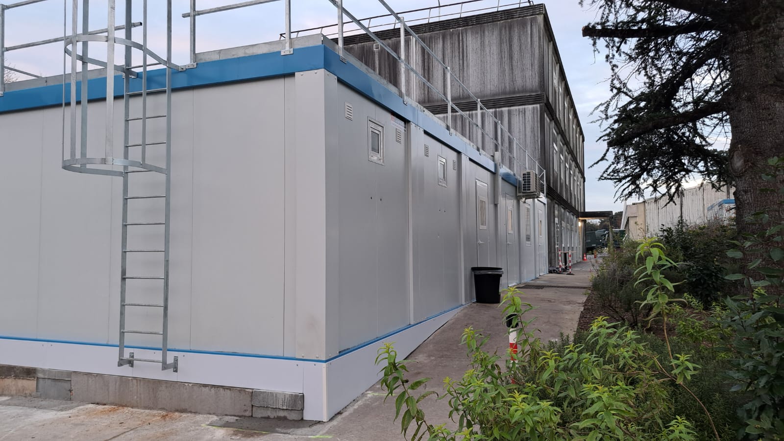 Module de cuisine temporaire installé à l'ESAT du TAOURO