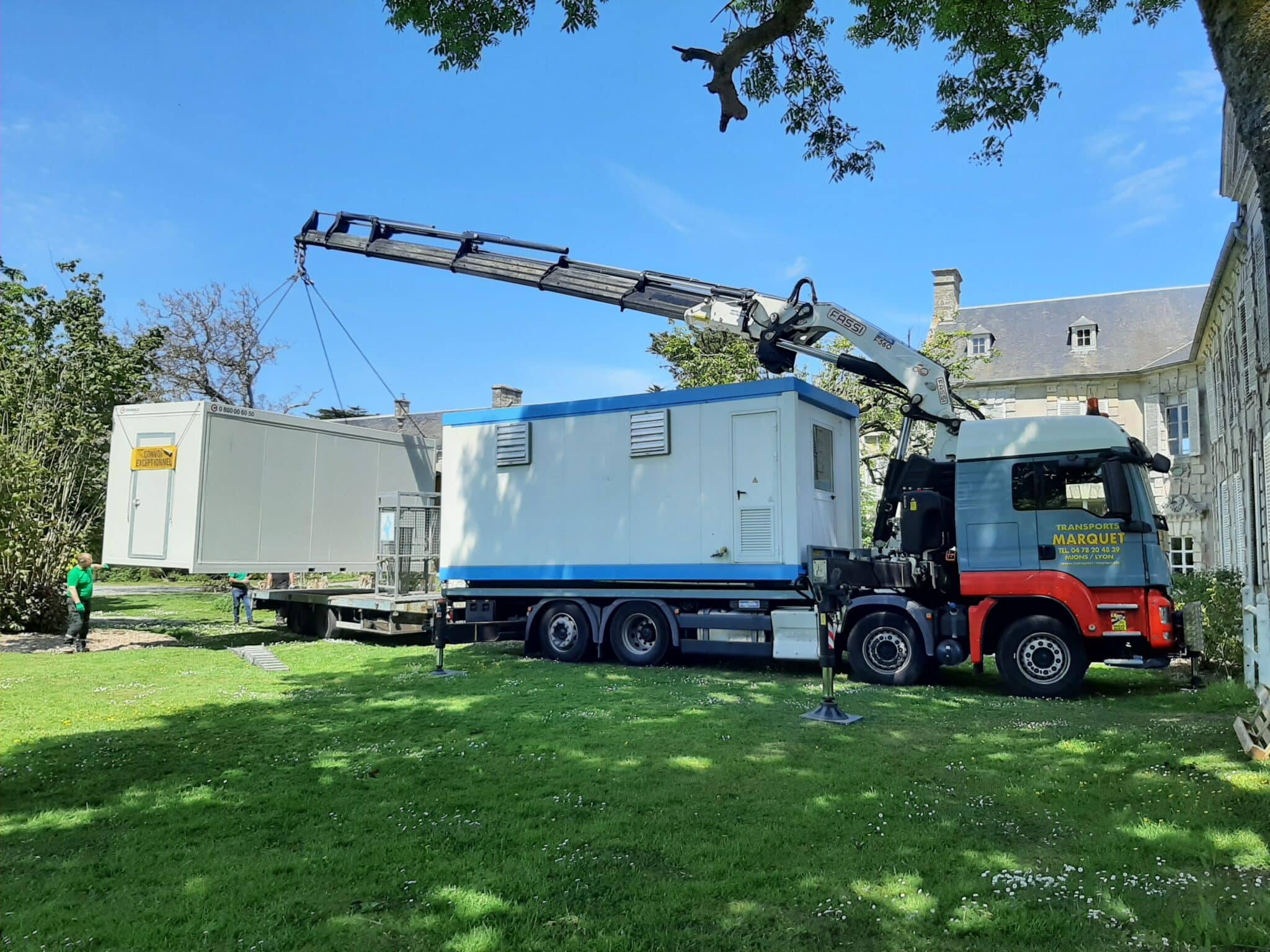 Grutage des modules de cuisine temporaire