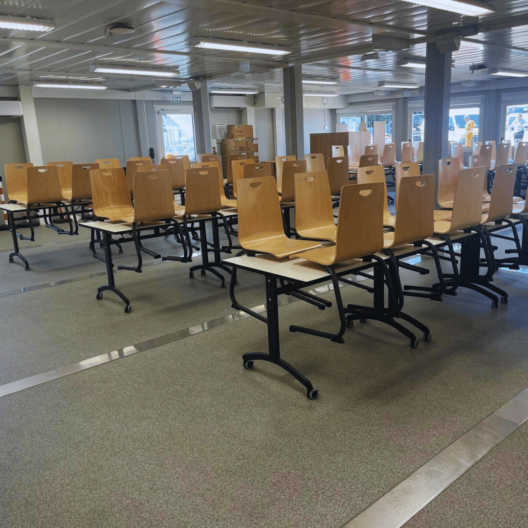 Salle de restaurant d'une cuisine temporaire professionnelle
